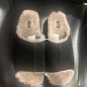 UGG Black Suede Shearling Slip-On Greenport Slide Sandal with Cream Lining